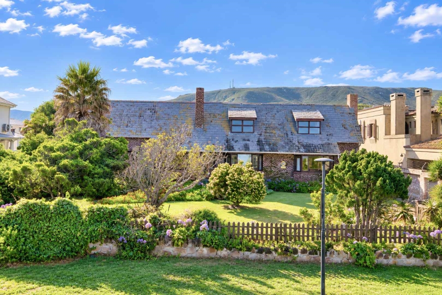 4 Bedroom Property for Sale in Westcliff Western Cape